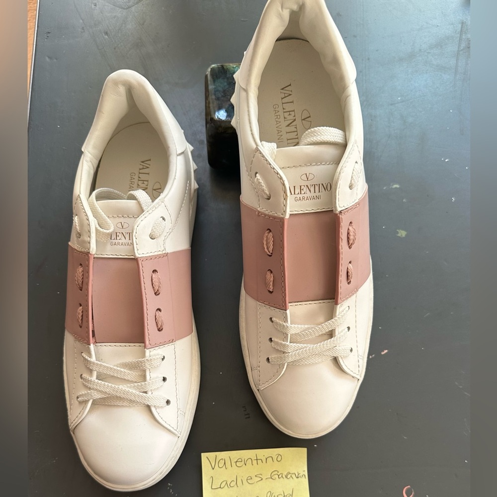 Valentino women’s  Garavani pink sneakers size 39- us 8